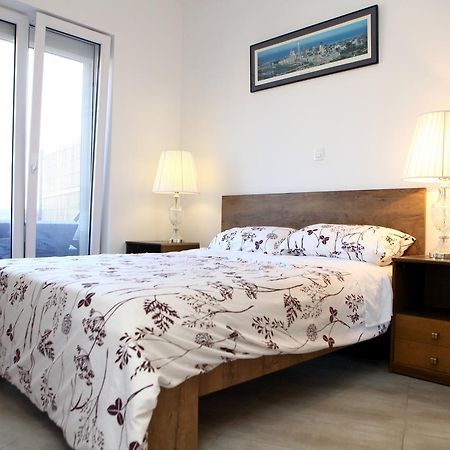 Charming San Simon Beach Apartment Jn Izola Bagian luar foto