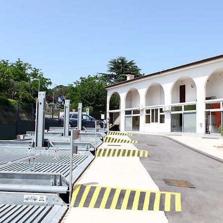 Charming San Simon Beach Apartment Jn Izola Bagian luar foto