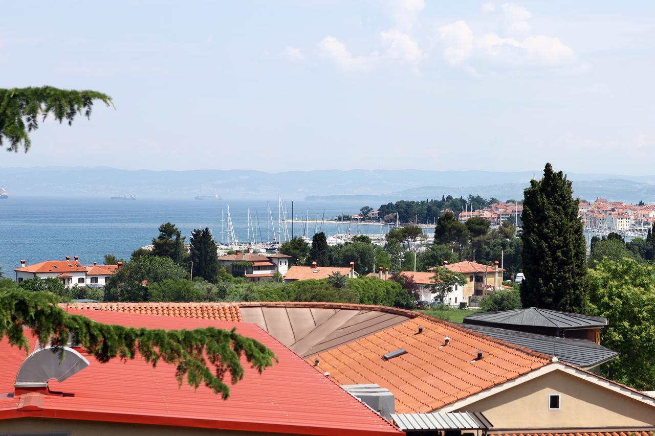 Charming San Simon Beach Apartment Jn Izola Bagian luar foto