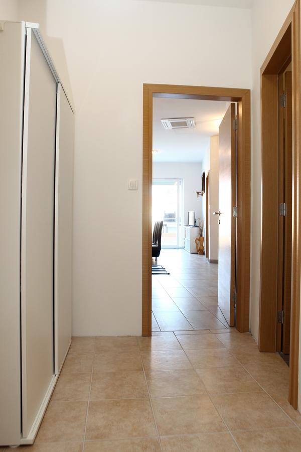 Charming San Simon Beach Apartment Jn Izola Bagian luar foto
