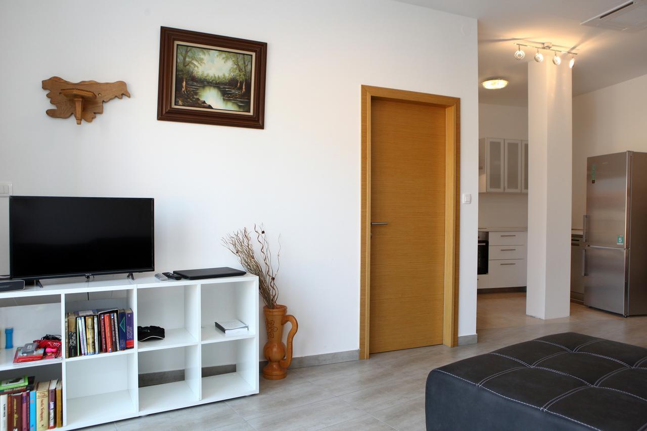 Charming San Simon Beach Apartment Jn Izola Bagian luar foto