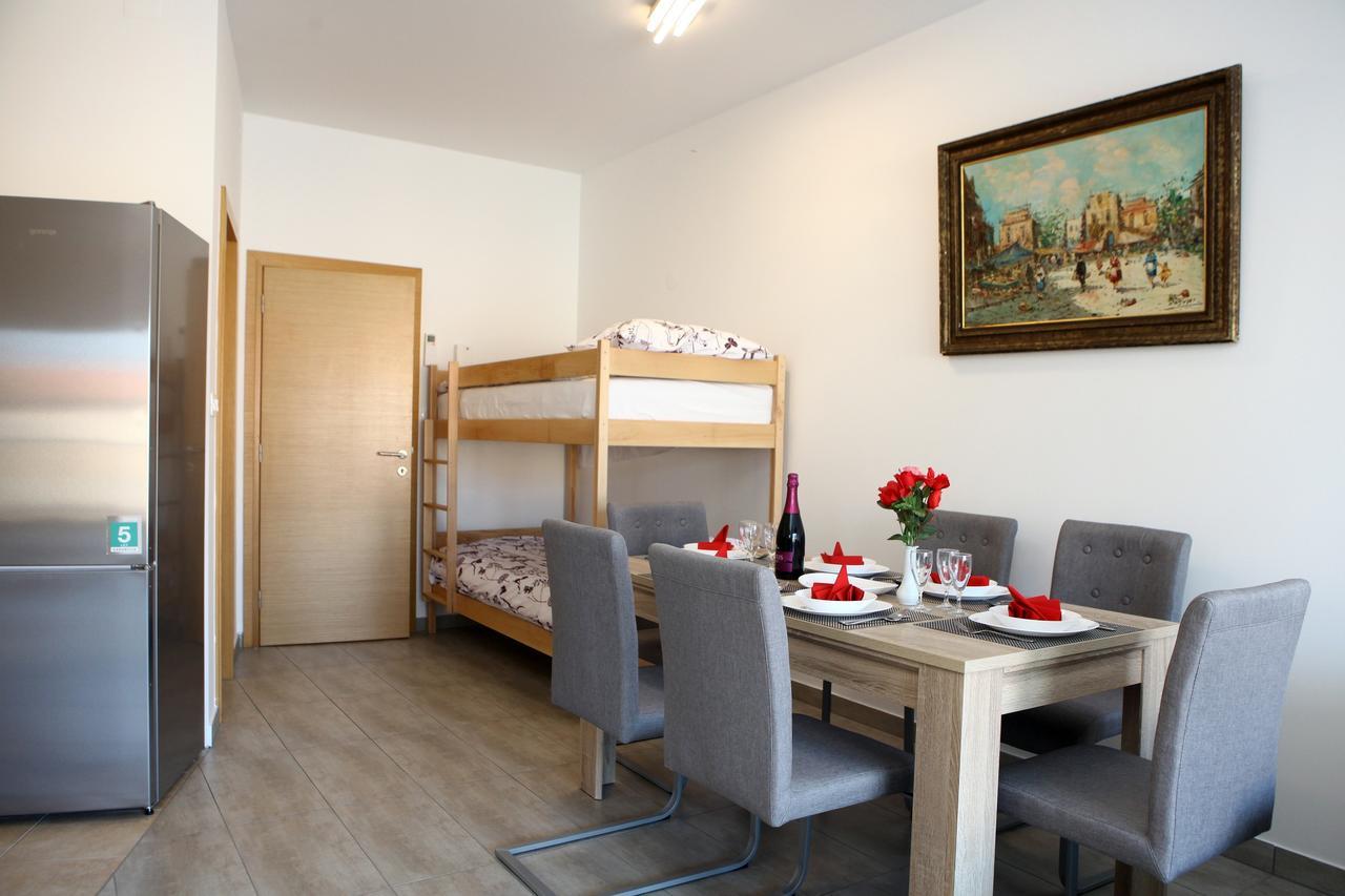 Charming San Simon Beach Apartment Jn Izola Bagian luar foto