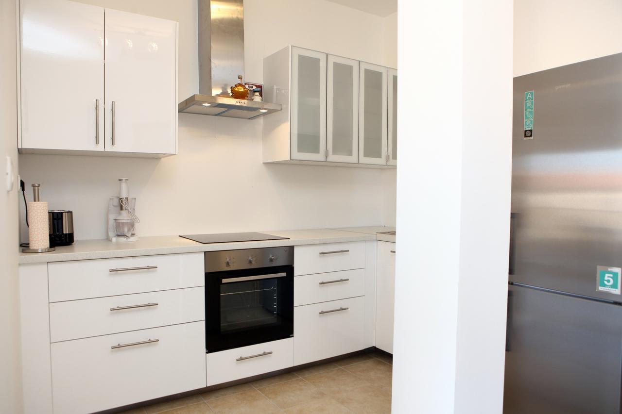 Charming San Simon Beach Apartment Jn Izola Bagian luar foto