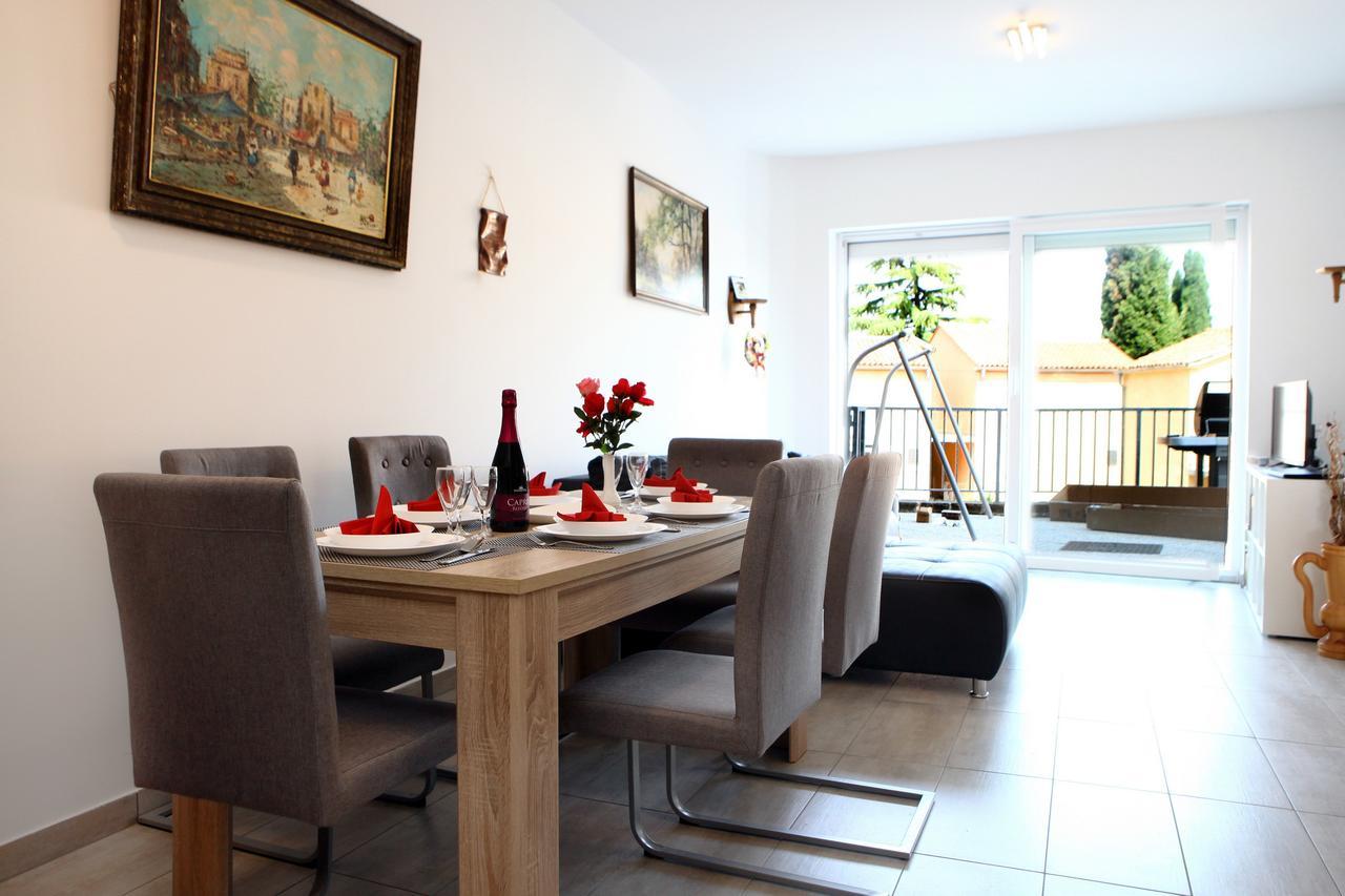 Charming San Simon Beach Apartment Jn Izola Bagian luar foto